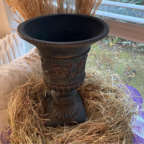 Gorgeous Quality Large Vintage Planter Live/Silk Topiary,Plants Or Dried Floral - Picture 2 of 14